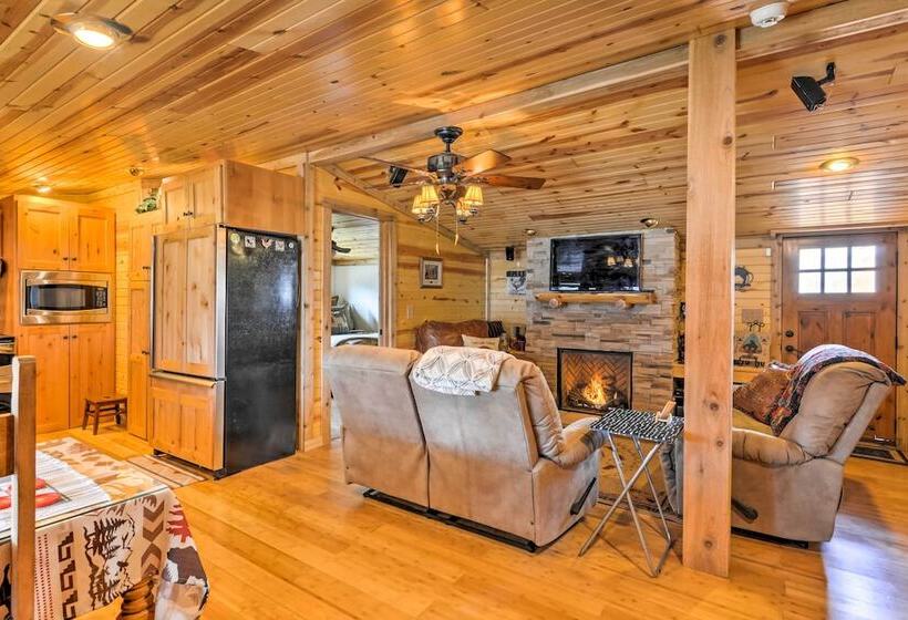 Bartlesville Cabin W/ Pool, Hot Tub & Trampoline!
