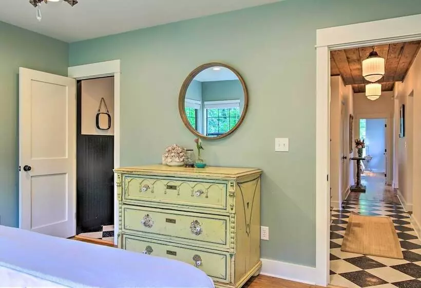 Beautiful Hill Country Cottage   Walk To Downtown!