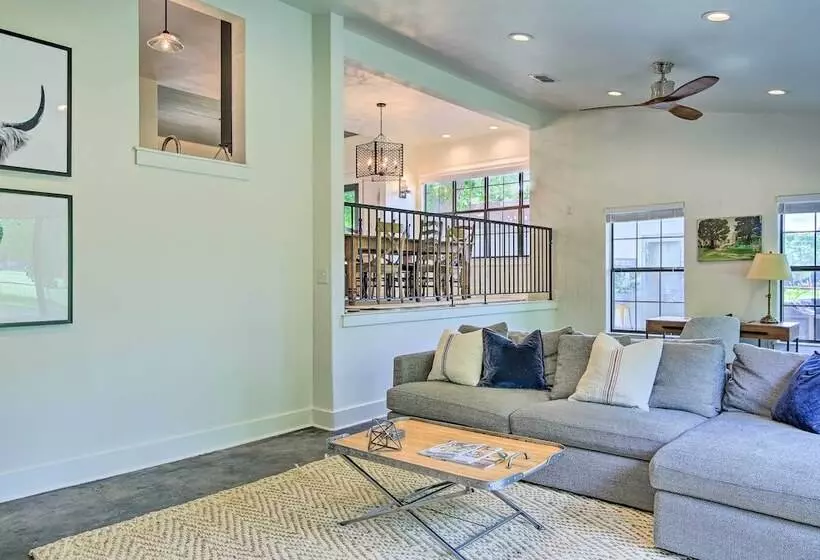 Beautiful Hill Country Cottage   Walk To Downtown!