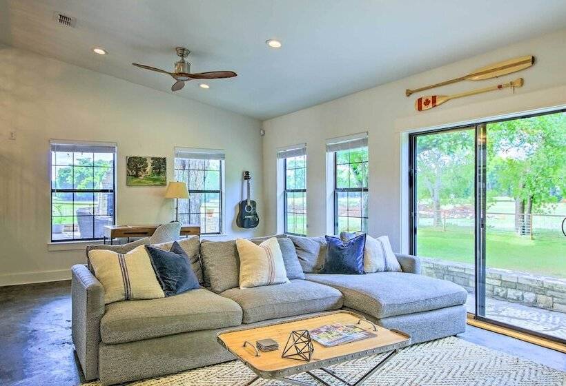 Beautiful Hill Country Cottage   Walk To Downtown!