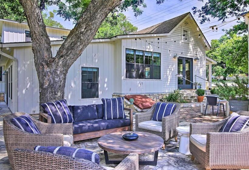 Beautiful Hill Country Cottage   Walk To Downtown!