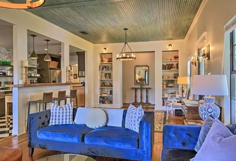 Beautiful Hill Country Cottage   Walk To Downtown!