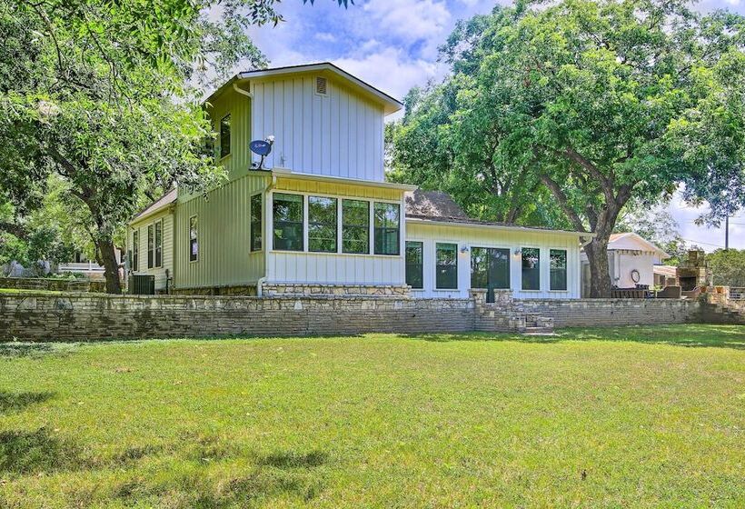 Beautiful Hill Country Cottage   Walk To Downtown!