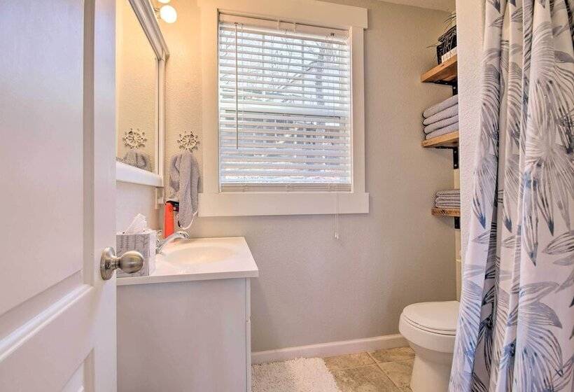 Bittersweet Lakefront Retreat  In Lake Ozark!