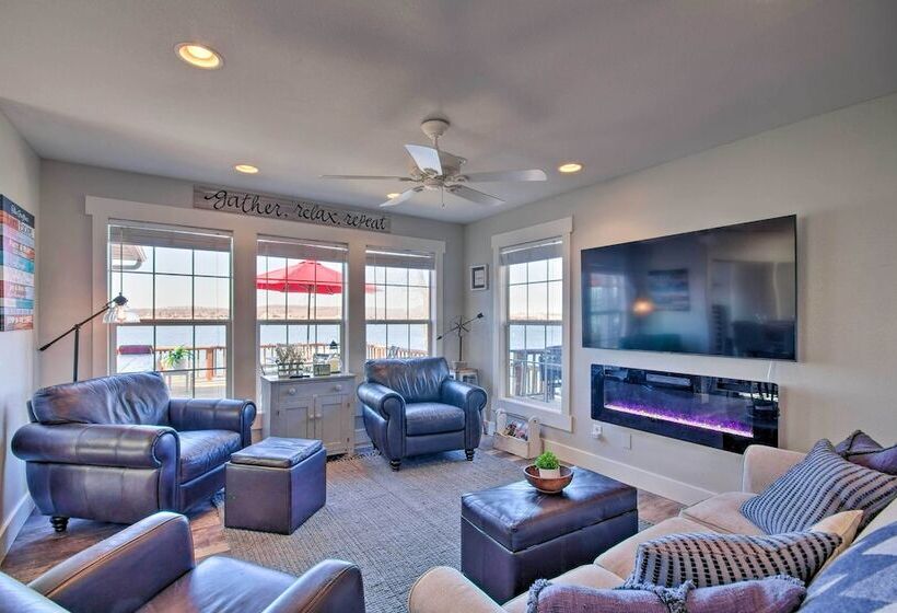 Bittersweet Lakefront Retreat  In Lake Ozark!