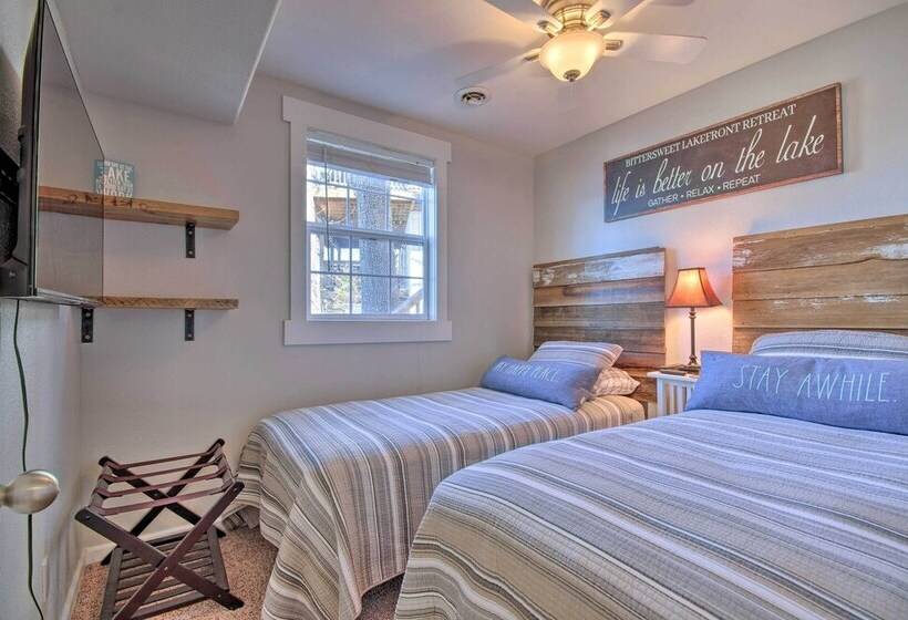 Bittersweet Lakefront Retreat  In Lake Ozark!