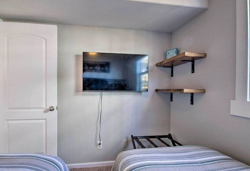 Bittersweet Lakefront Retreat  In Lake Ozark!