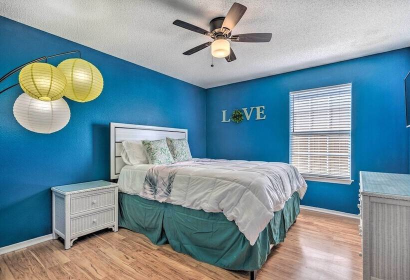 Bright Pensacola Home W/ Yard ~ 6 Mi To Beach