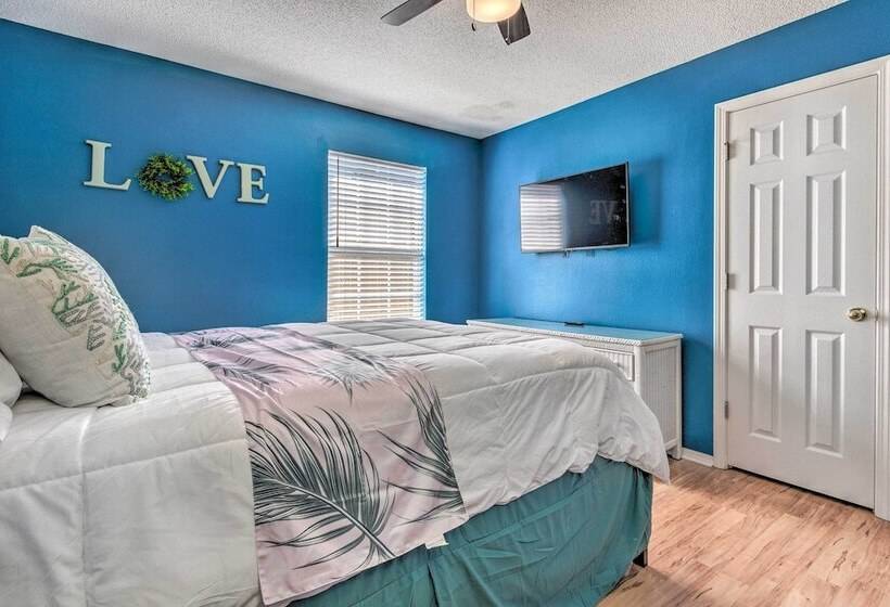 Bright Pensacola Home W/ Yard ~ 6 Mi To Beach