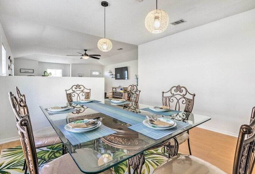 Bright Pensacola Home W/ Yard ~ 6 Mi To Beach