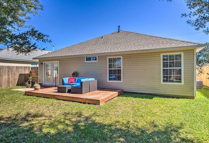 Bright Pensacola Home W/ Yard ~ 6 Mi To Beach
