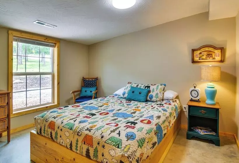 Bull Shoals Lake Home W/ Porch   Steps To Water!