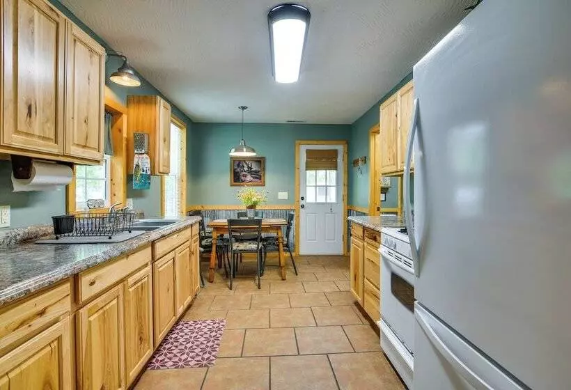 Bull Shoals Lake Home W/ Porch   Steps To Water!