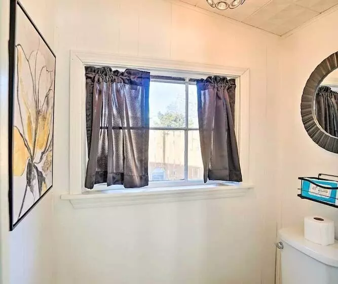 Lawton Home ~ 5 Mi To Fort Sill!