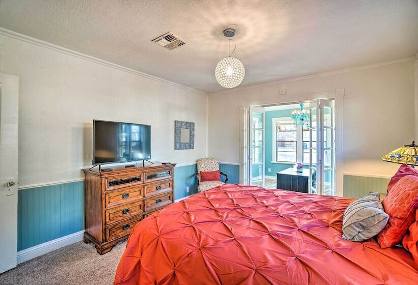 Lawton Home ~ 5 Mi To Fort Sill!