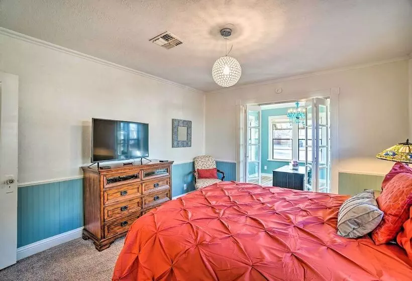 Lawton Home ~ 5 Mi To Fort Sill!