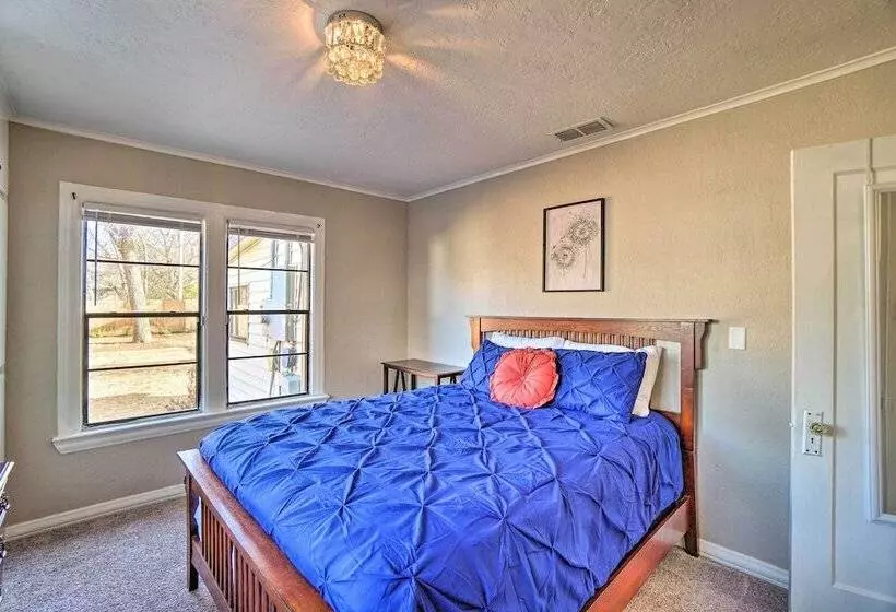 Lawton Home ~ 5 Mi To Fort Sill!