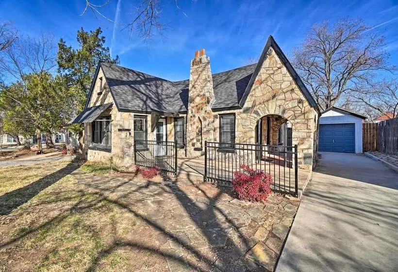 Lawton Home ~ 5 Mi To Fort Sill!