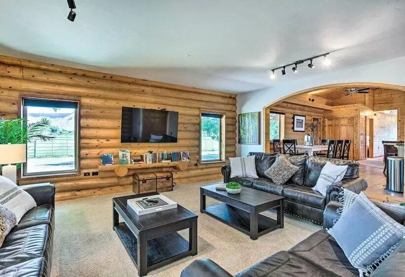 Clifton Retreat W/ Breathtaking Mt Backdrop!