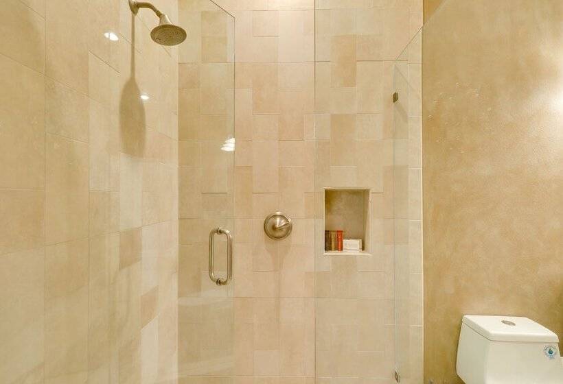 Contemporary Brandon Home W/ Pool & Game Room