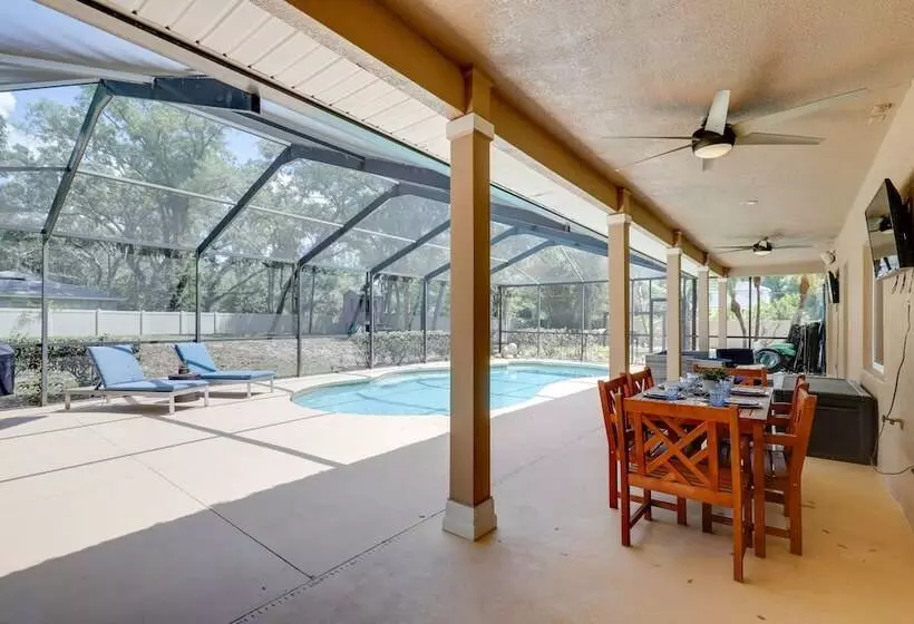 Contemporary Brandon Home W/ Pool & Game Room