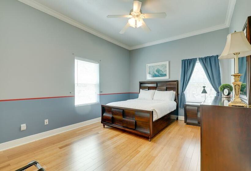 Contemporary Brandon Home W/ Pool & Game Room