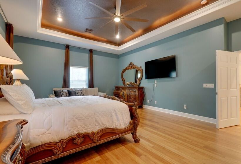 Contemporary Brandon Home W/ Pool & Game Room