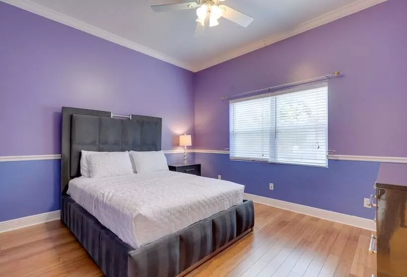 Contemporary Brandon Home W/ Pool & Game Room