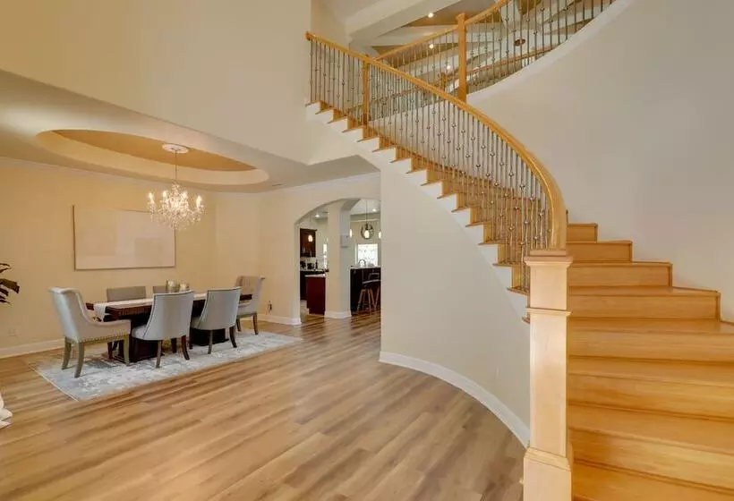 Contemporary Brandon Home W/ Pool & Game Room