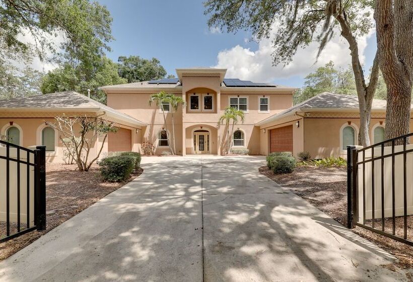 Contemporary Brandon Home W/ Pool & Game Room
