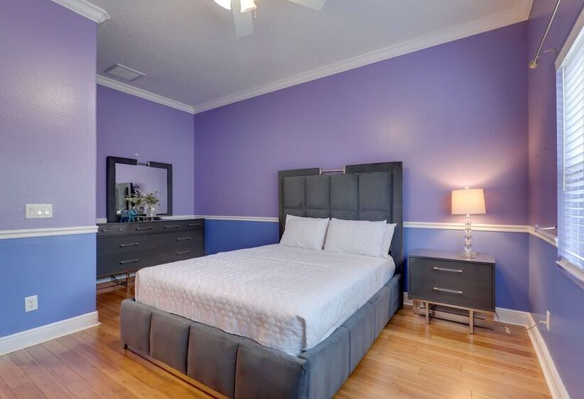 Contemporary Brandon Home W/ Pool & Game Room