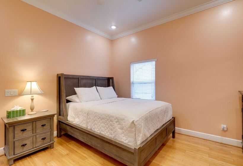 Contemporary Brandon Home W/ Pool & Game Room