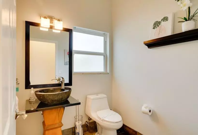 Contemporary Brandon Home W/ Pool & Game Room