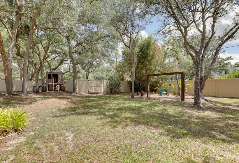Contemporary Brandon Home W/ Pool & Game Room