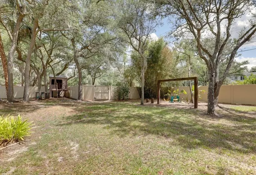 Contemporary Brandon Home W/ Pool & Game Room