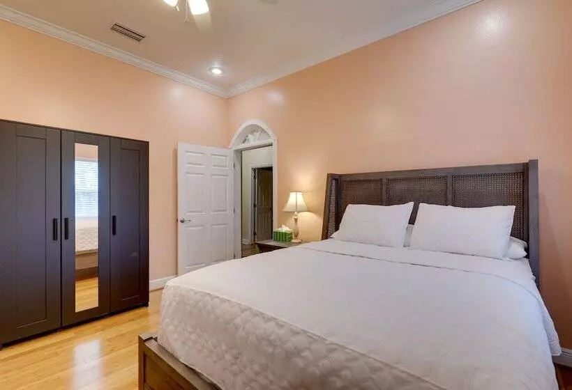 Contemporary Brandon Home W/ Pool & Game Room