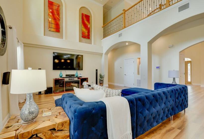 Contemporary Brandon Home W/ Pool & Game Room