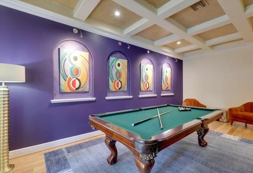 Contemporary Brandon Home W/ Pool & Game Room