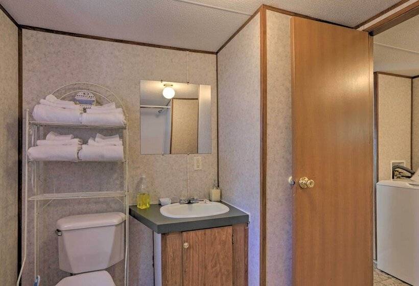 Cozy Florida Getaway, 14 Mi To Royal Springs!