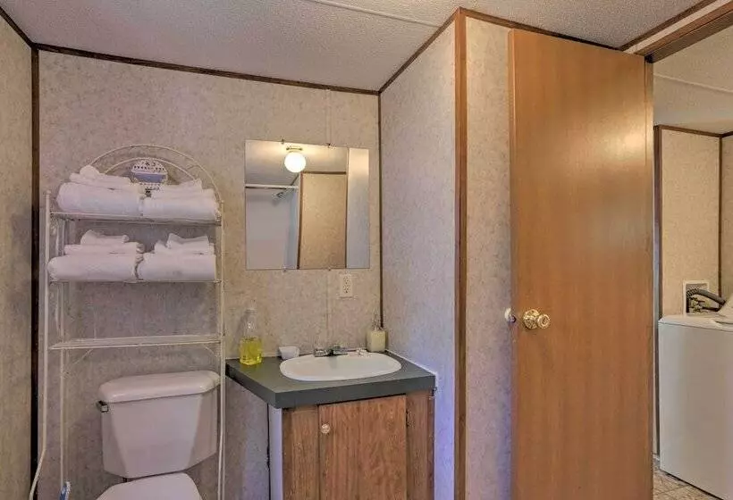 Cozy Florida Getaway, 14 Mi To Royal Springs!