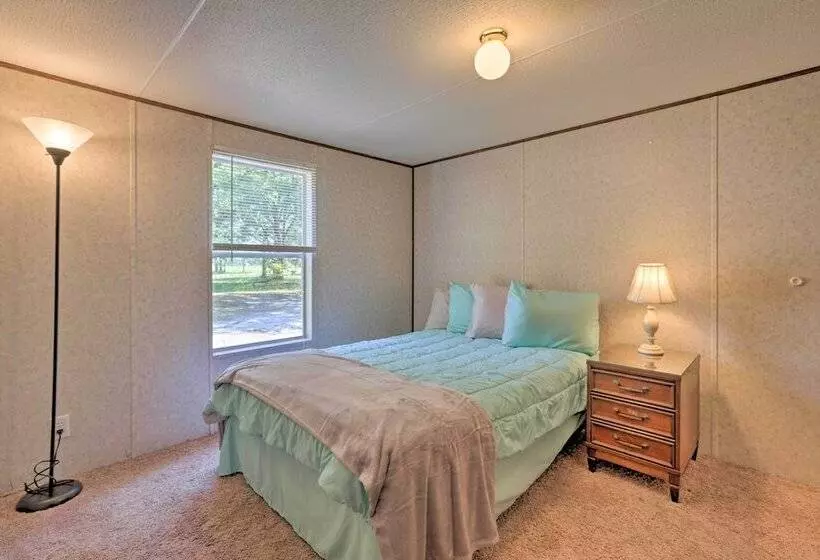 Cozy Florida Getaway, 14 Mi To Royal Springs!