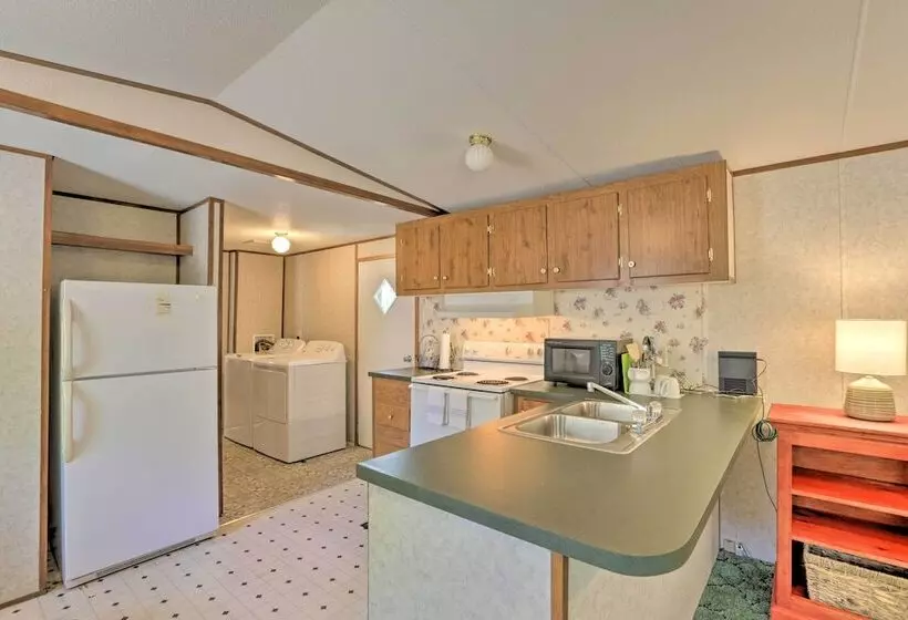 Cozy Florida Getaway, 14 Mi To Royal Springs!