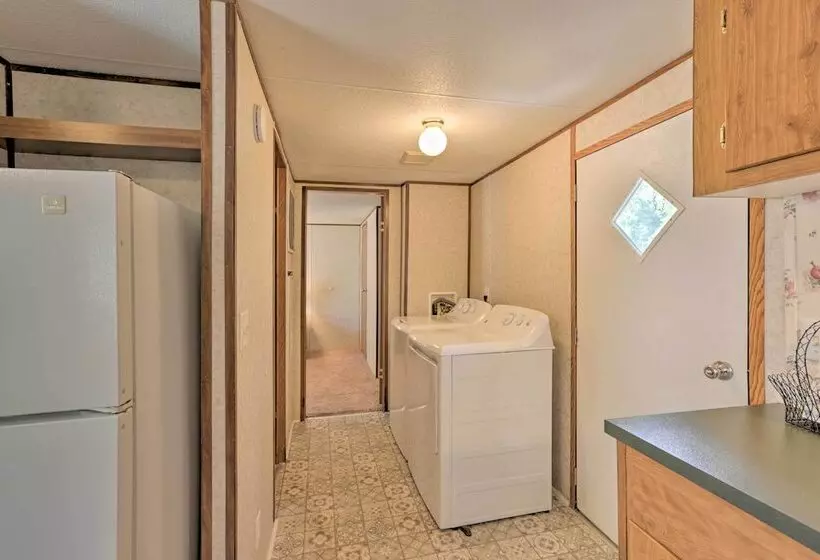 Cozy Florida Getaway, 14 Mi To Royal Springs!