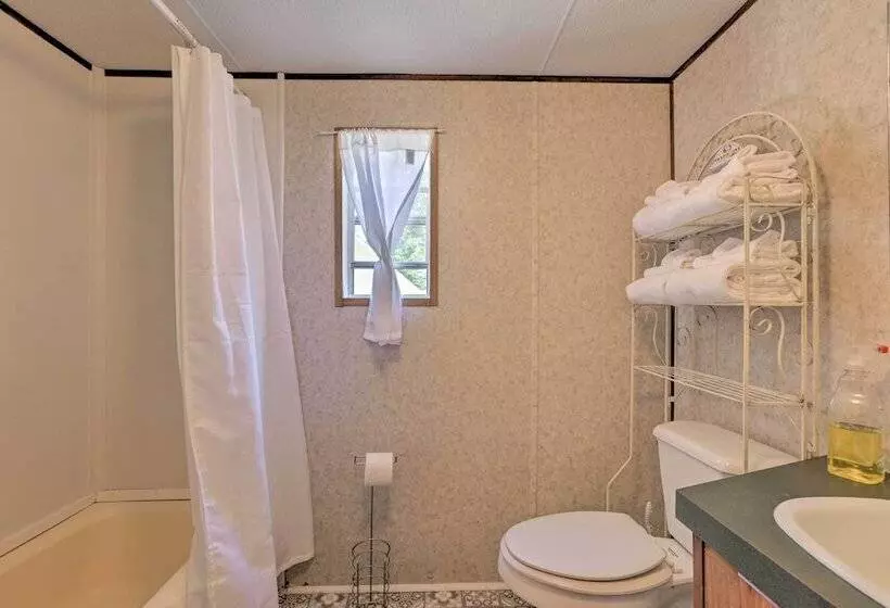 Cozy Florida Getaway, 14 Mi To Royal Springs!