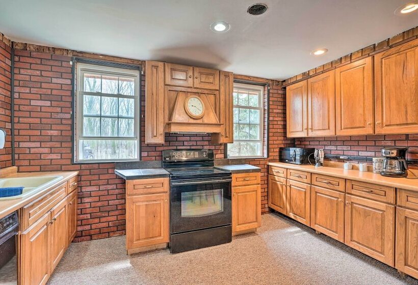 Cozy Home W/ Yard: Steps To Mississippi River