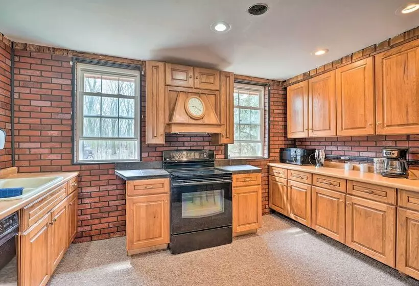 Cozy Home W/ Yard: Steps To Mississippi River