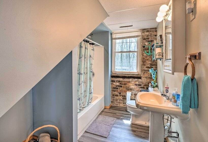 Cozy Home W/ Yard: Steps To Mississippi River