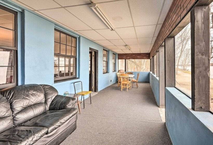 Cozy Home W/ Yard: Steps To Mississippi River