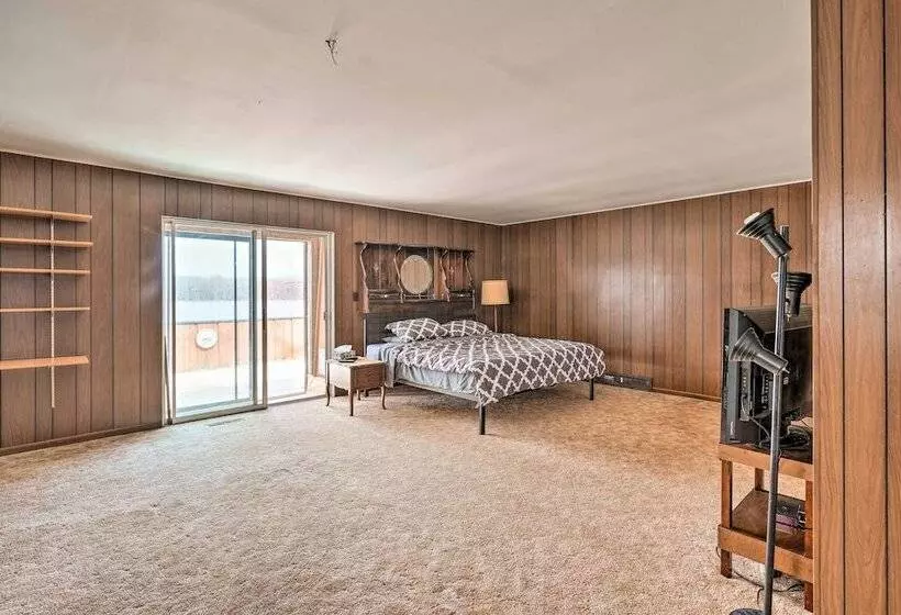 Cozy Home W/ Yard: Steps To Mississippi River