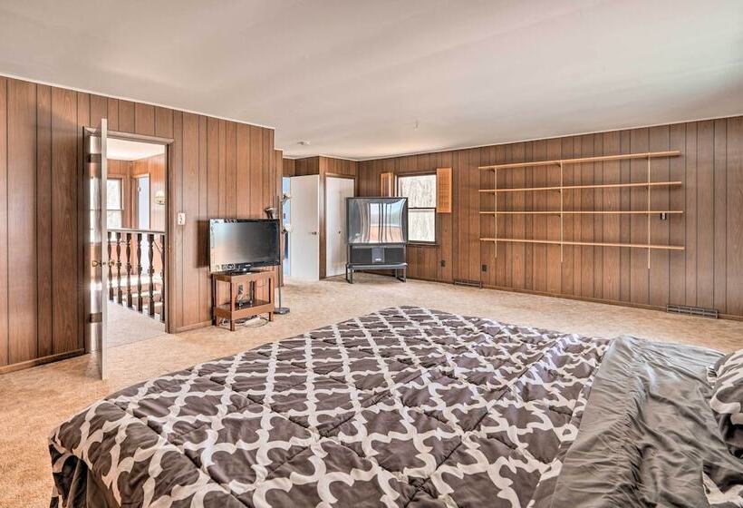 Cozy Home W/ Yard: Steps To Mississippi River